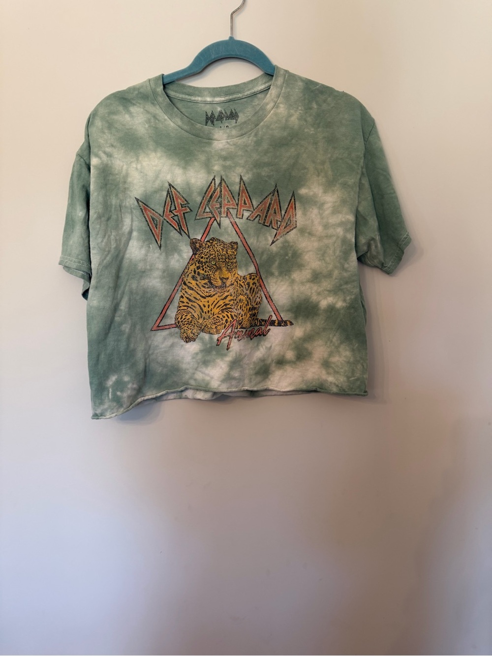 Def Leppard 100% Cotton cropped graphic tee size large